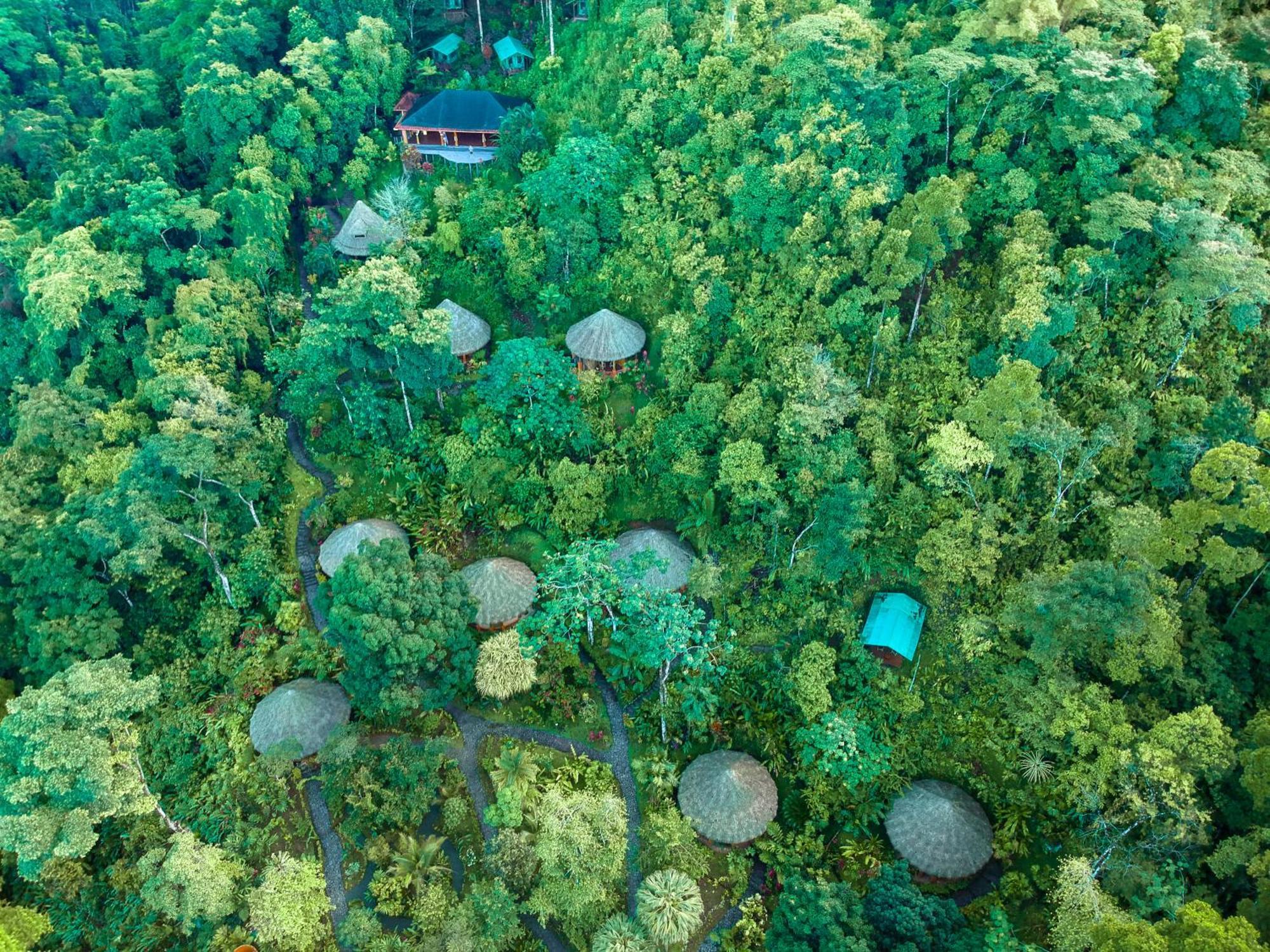 Luna Lodge Carate Екстер'єр фото