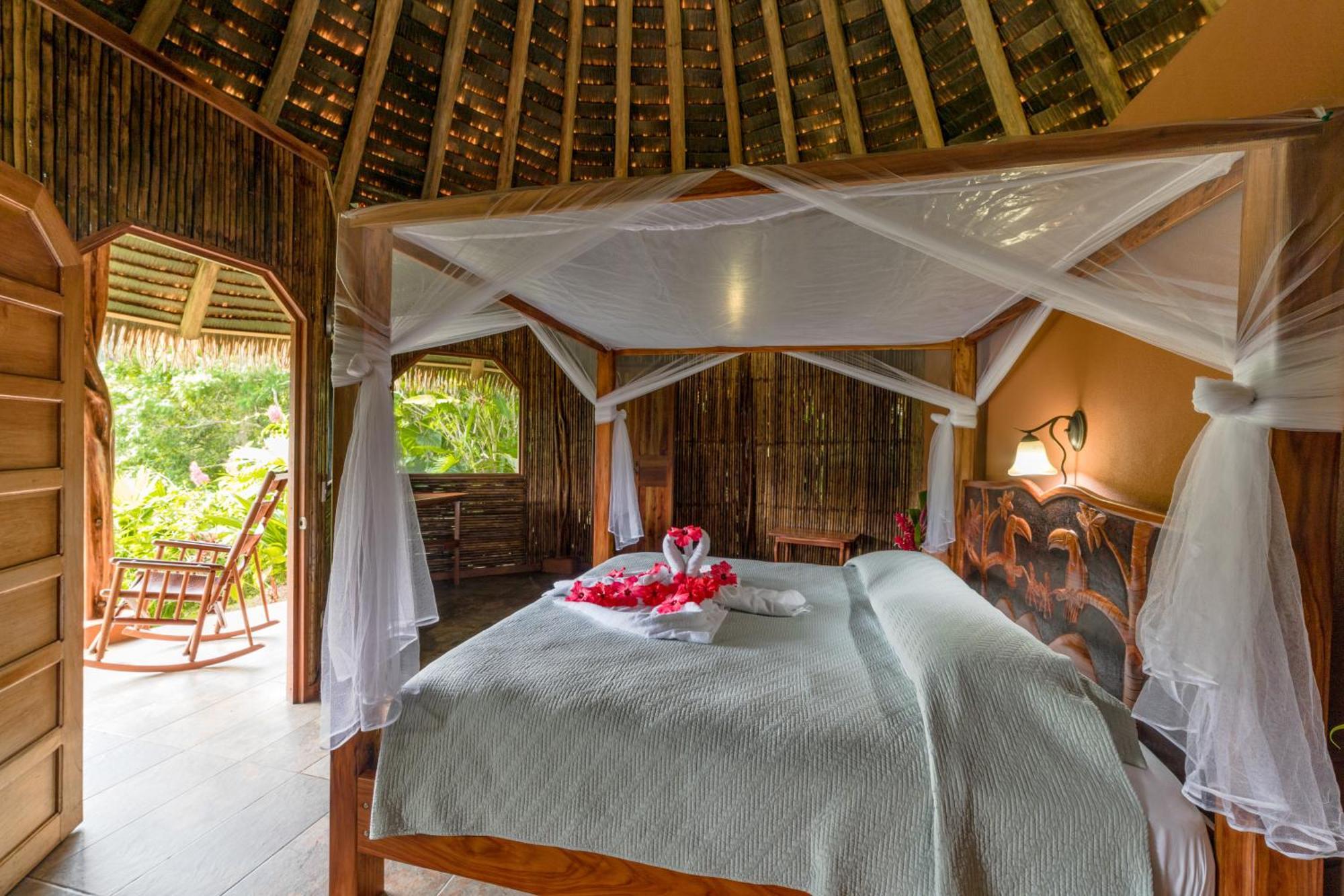 Luna Lodge Carate Екстер'єр фото