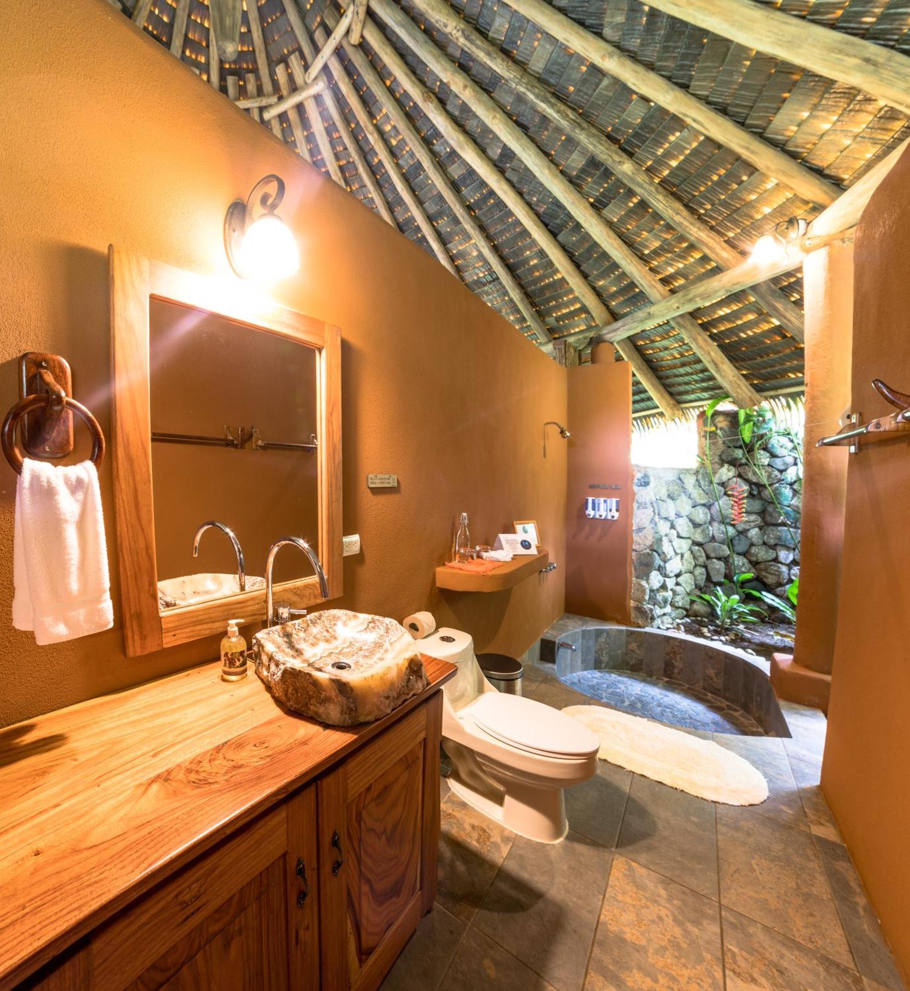 Luna Lodge Carate Екстер'єр фото